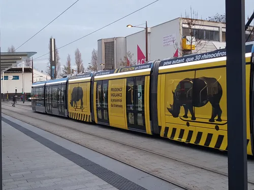 Val-de-Marne : face aux accidents, le tramway T9 se déguise en...